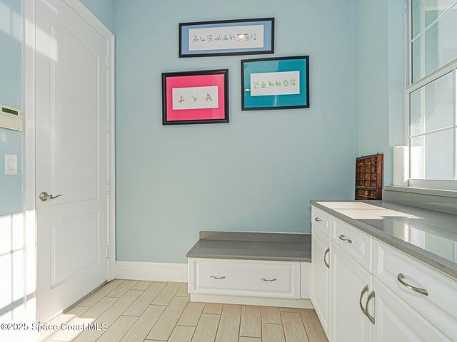 395 Sapphire Way SW, Vero Beach, FL 32968