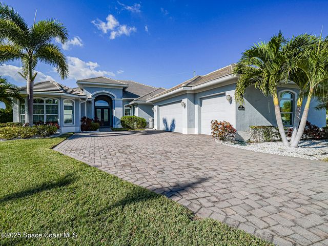 395 Sapphire Way SW, Vero Beach, FL 32968