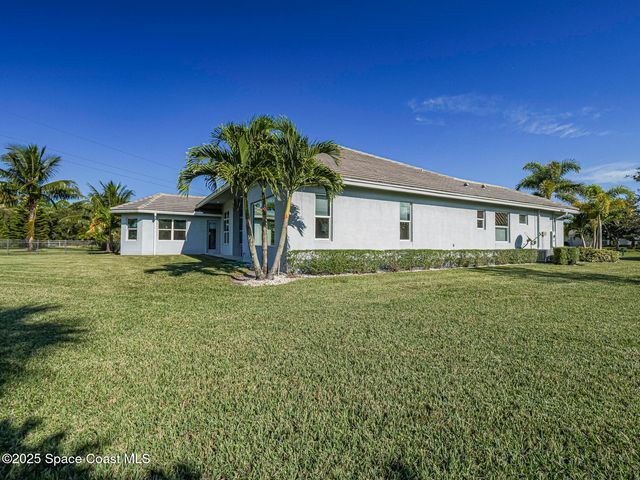 395 Sapphire Way SW, Vero Beach, FL 32968