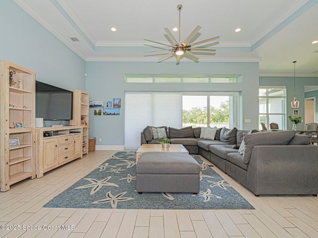 395 Sapphire Way SW, Vero Beach, FL 32968