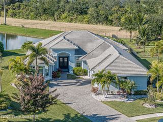 395 Sapphire Way SW, Vero Beach, FL 32968