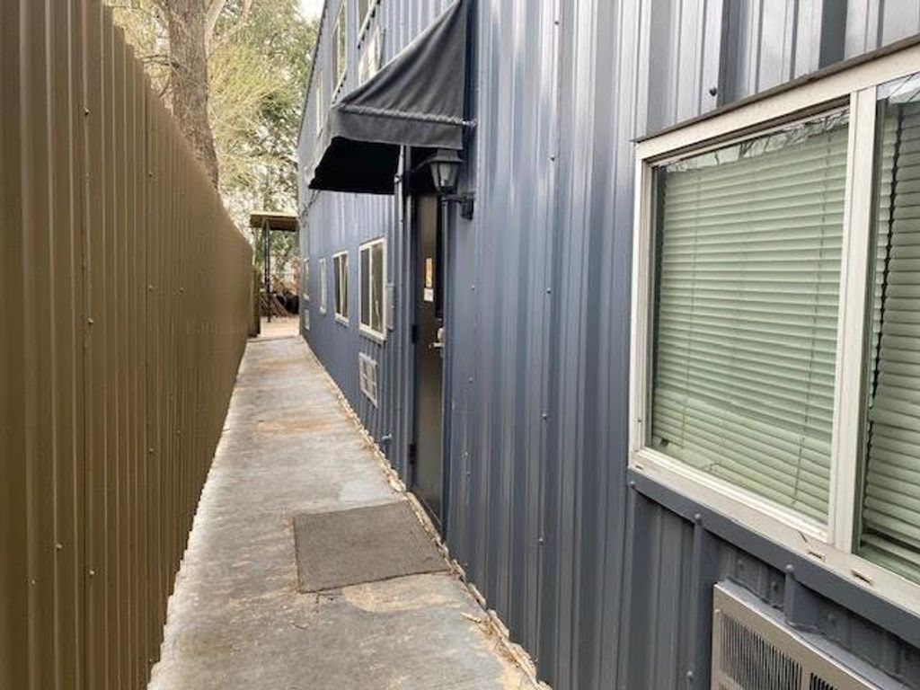 7648 Broadview Drive 105, Houston, TX 77061