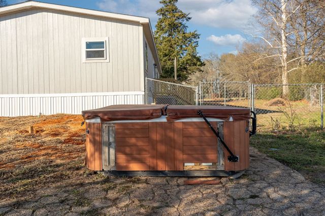 412 Holloway Lane, Big Sandy, TX 75755