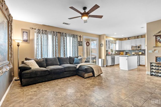 6119 Pilar Way, Bakersfield, CA 93306