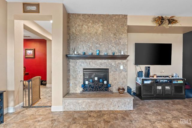 6119 Pilar Way, Bakersfield, CA 93306