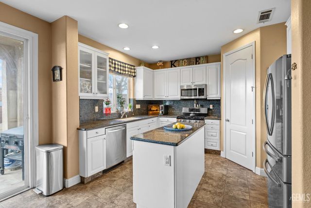 6119 Pilar Way, Bakersfield, CA 93306