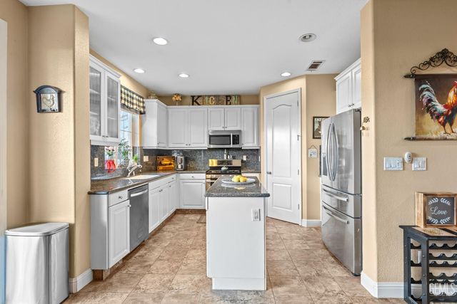 6119 Pilar Way, Bakersfield, CA 93306