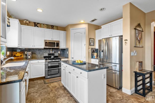 6119 Pilar Way, Bakersfield, CA 93306