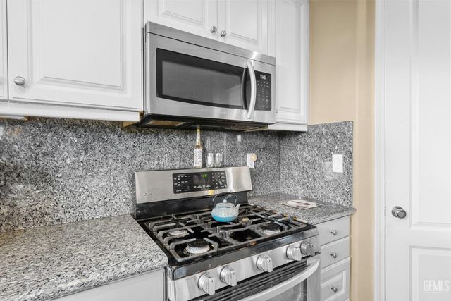 6119 Pilar Way, Bakersfield, CA 93306