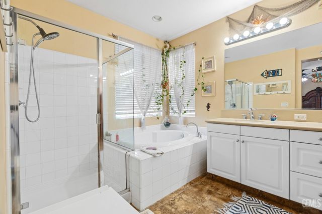 6119 Pilar Way, Bakersfield, CA 93306