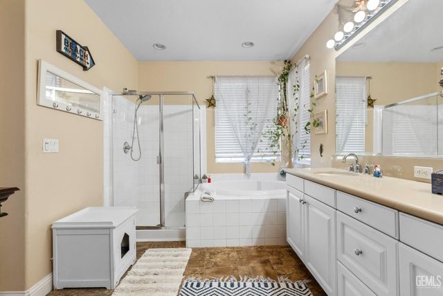 6119 Pilar Way, Bakersfield, CA 93306