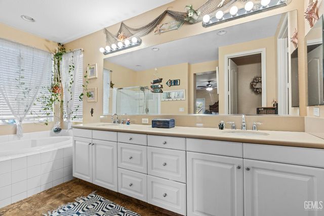 6119 Pilar Way, Bakersfield, CA 93306