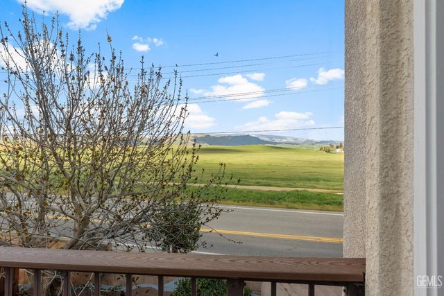 6119 Pilar Way, Bakersfield, CA 93306