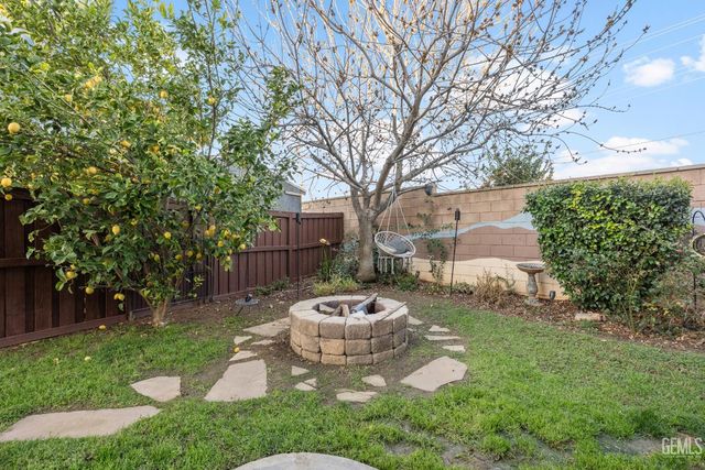 6119 Pilar Way, Bakersfield, CA 93306