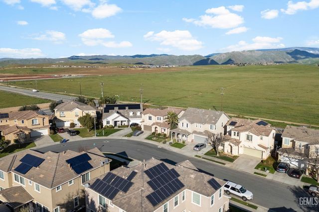 6119 Pilar Way, Bakersfield, CA 93306