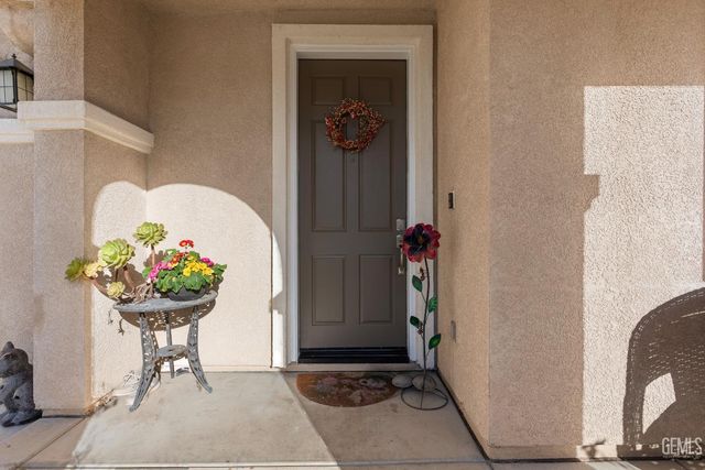 6119 Pilar Way, Bakersfield, CA 93306