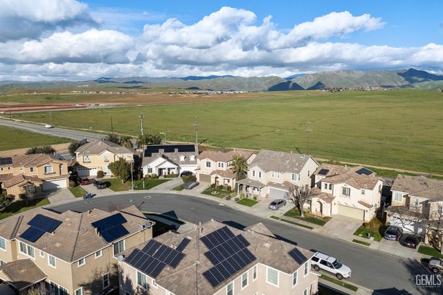 6119 Pilar Way, Bakersfield, CA 93306