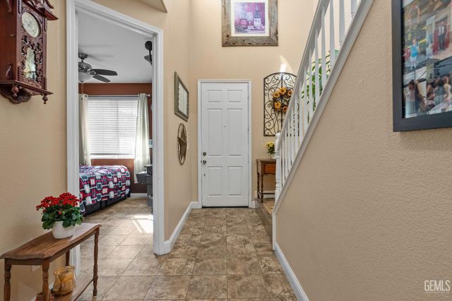 6119 Pilar Way, Bakersfield, CA 93306