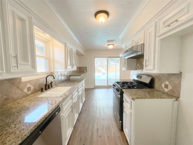 2502 Lufkin Lane, Deer Park, TX 77536