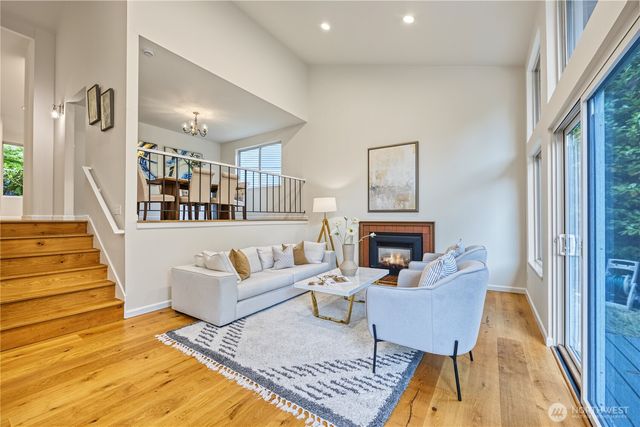 10827 159th Court NE, Redmond, WA 98052