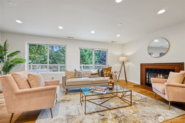10827 159th Court NE, Redmond, WA 98052