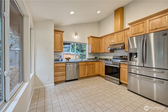 10827 159th Court NE, Redmond, WA 98052
