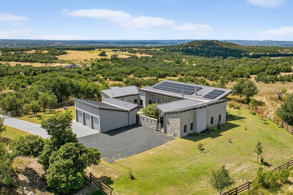 353 Agarita WAY, Johnson City, TX 78636