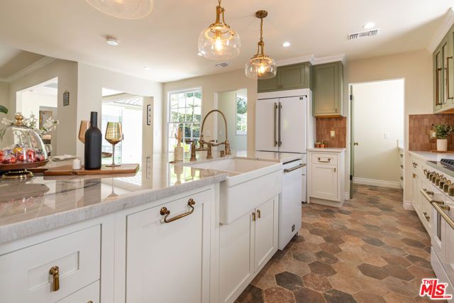 2225 Hillhurst Avenue, Los Angeles, CA 90027