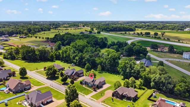 110 Bloomsbury Dr, Portland, TN 37148