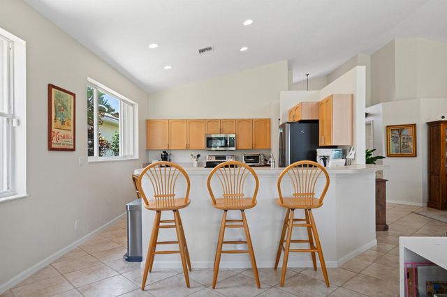 1618 SE Shelburnie Way, Port St. Lucie, FL 34952