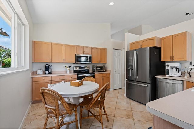 1618 SE Shelburnie Way, Port St. Lucie, FL 34952