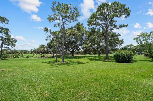 1618 SE Shelburnie Way, Port St. Lucie, FL 34952