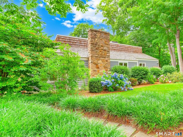 2 Castle Rock 2, Branford, CT 06405