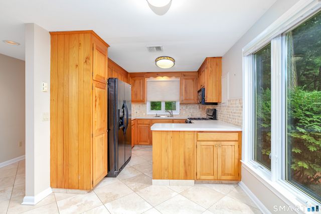 2 Castle Rock 2, Branford, CT 06405