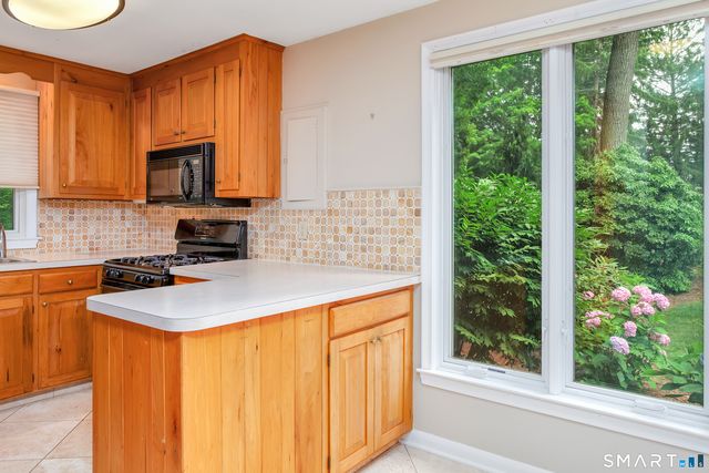 2 Castle Rock 2, Branford, CT 06405