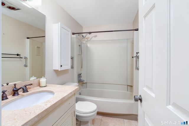 2 Castle Rock 2, Branford, CT 06405