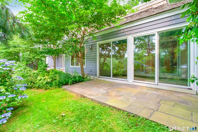 2 Castle Rock 2, Branford, CT 06405