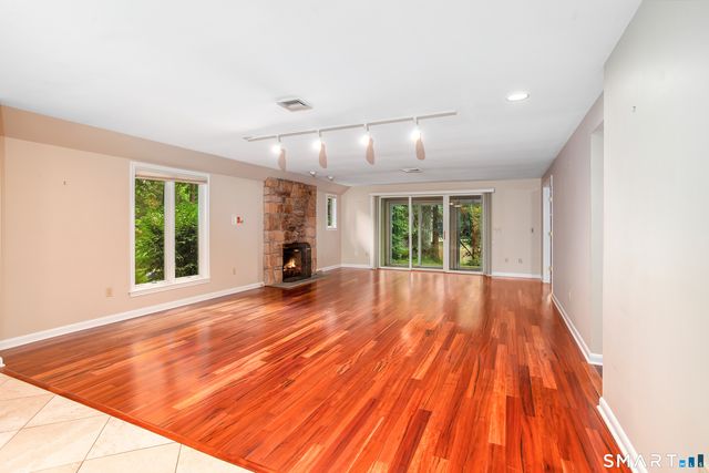 2 Castle Rock 2, Branford, CT 06405