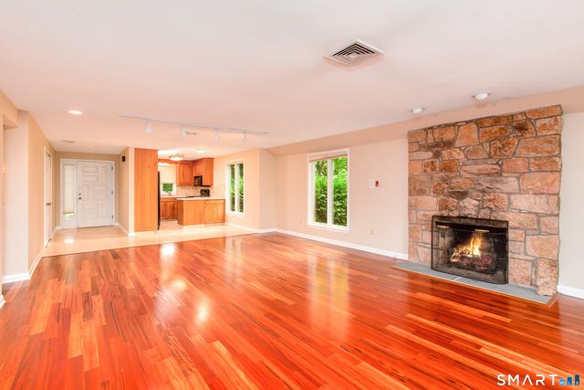 2 Castle Rock 2, Branford, CT 06405
