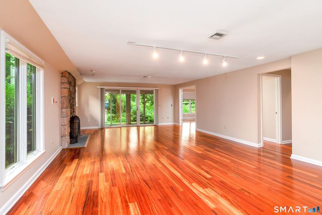 2 Castle Rock 2, Branford, CT 06405
