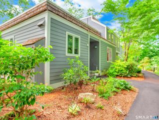 2 Castle Rock 2, Branford, CT 06405