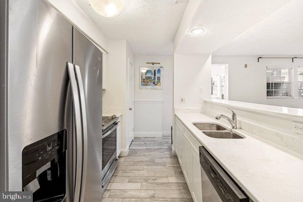 Image 10 of property listing at 6205 SANDPIPER CT #202, Elkridge, MD 21075