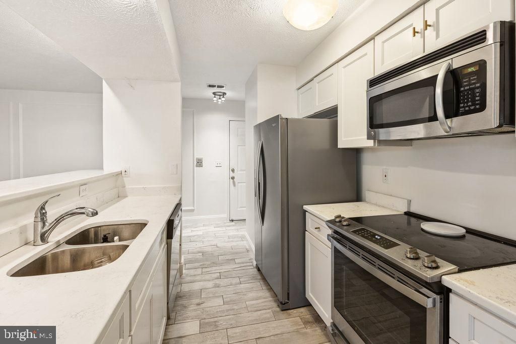 Image 12 of property listing at 6205 SANDPIPER CT #202, Elkridge, MD 21075