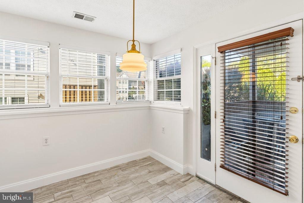 Image 17 of property listing at 6205 SANDPIPER CT #202, Elkridge, MD 21075