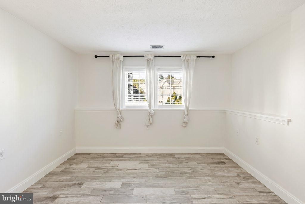 Image 22 of property listing at 6205 SANDPIPER CT #202, Elkridge, MD 21075