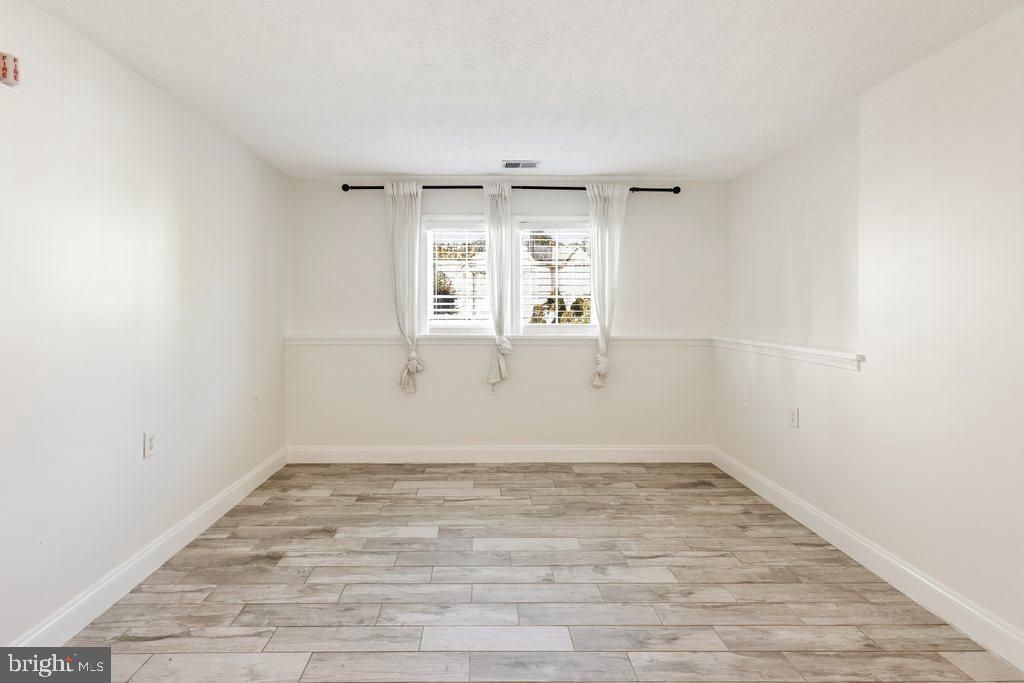Image 26 of property listing at 6205 SANDPIPER CT #202, Elkridge, MD 21075