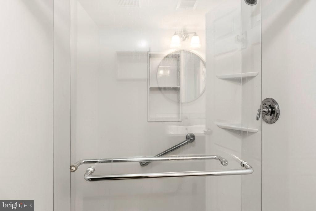 Image 32 of property listing at 6205 SANDPIPER CT #202, Elkridge, MD 21075