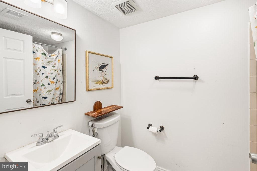 Image 33 of property listing at 6205 SANDPIPER CT #202, Elkridge, MD 21075