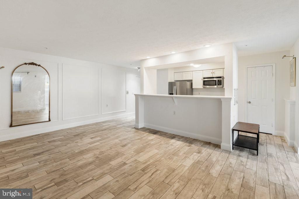 Image 6 of property listing at 6205 SANDPIPER CT #202, Elkridge, MD 21075