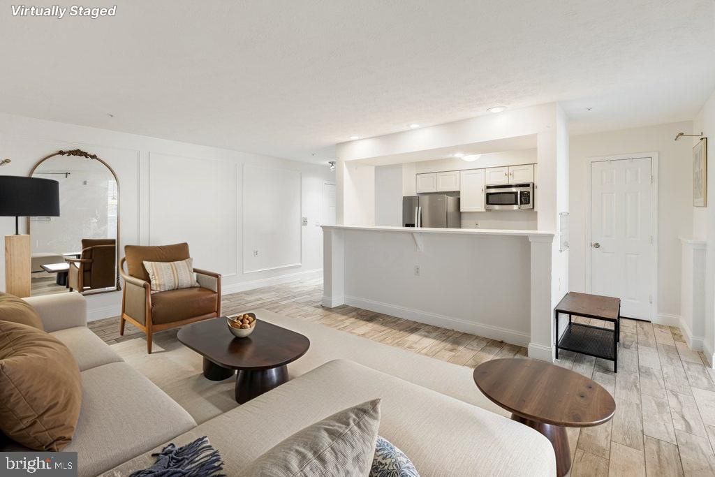 Image 7 of property listing at 6205 SANDPIPER CT #202, Elkridge, MD 21075
